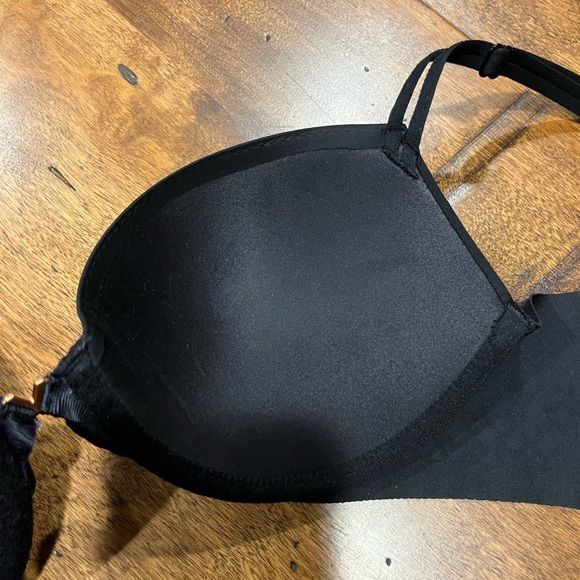 Victoria’s Secret black pushup bra, 32C, NWT, nice V in center, soft straps - Picture 3 of 7